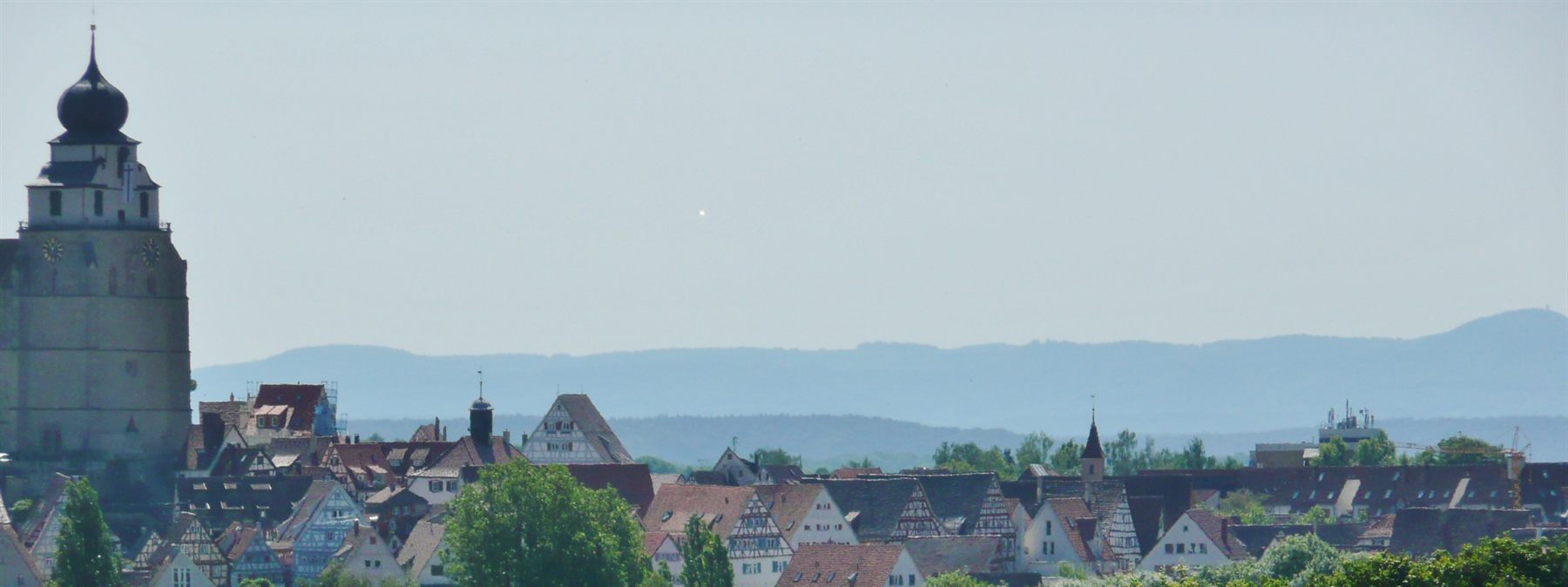 Herrenberg mit Blick auf die Stiftskirche und die Schwäbische Alb
